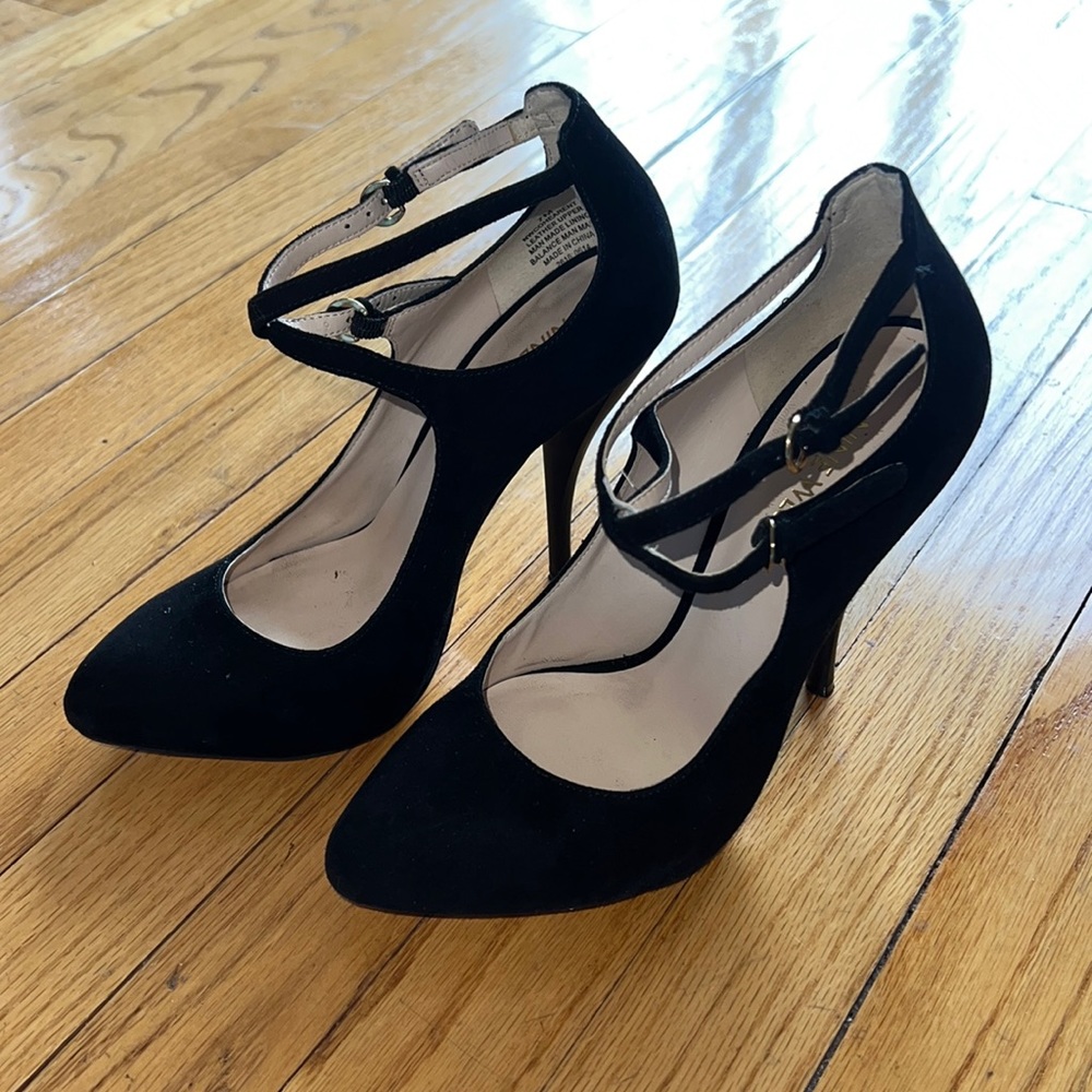 Nine West black suede heels